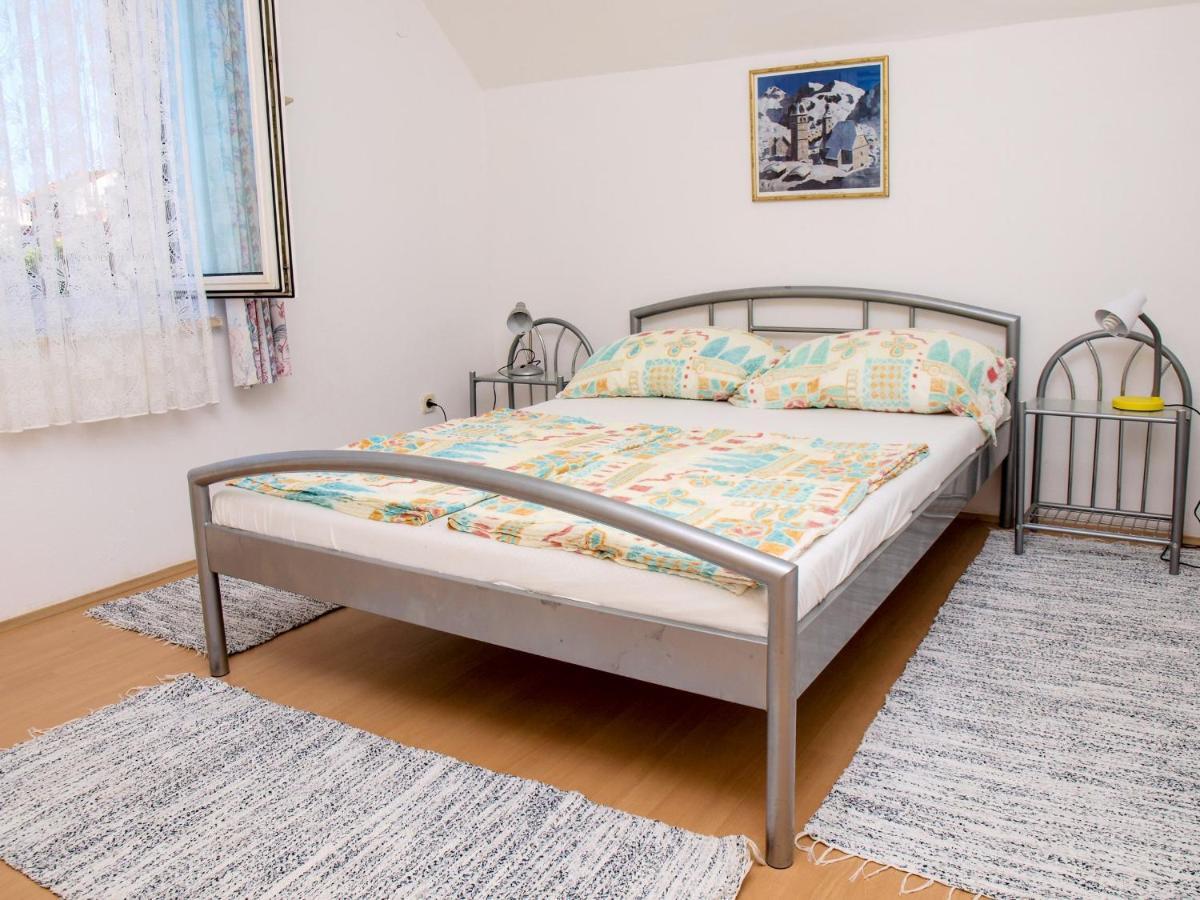 Apartments Vukovic Postira Pokoj fotografie